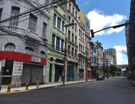 Pernambuco está fazendo o dever de casa no enfrentamento à Covid-19. No sábado (16), o estado registrou o maior índice de isolamento social do Brasil, 53%.