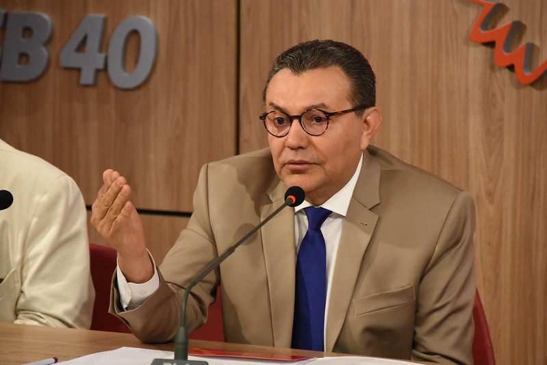 Em uma ofensiva contra Maia e Davi Alcolumbre, Carlos Siqueira, redigiu uma carta contra reeleição dos presidentes da Câmara e do Senado