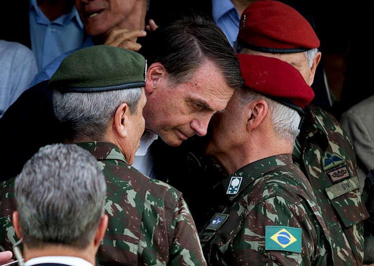 Bolsonaro e militares