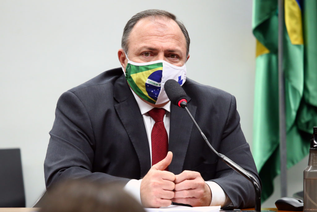 Bolsonaro afirmou que a gestão da pandemia feita pelo Eduardo Pazuello, "está funcionando" e que faz "um excelente trabalho".