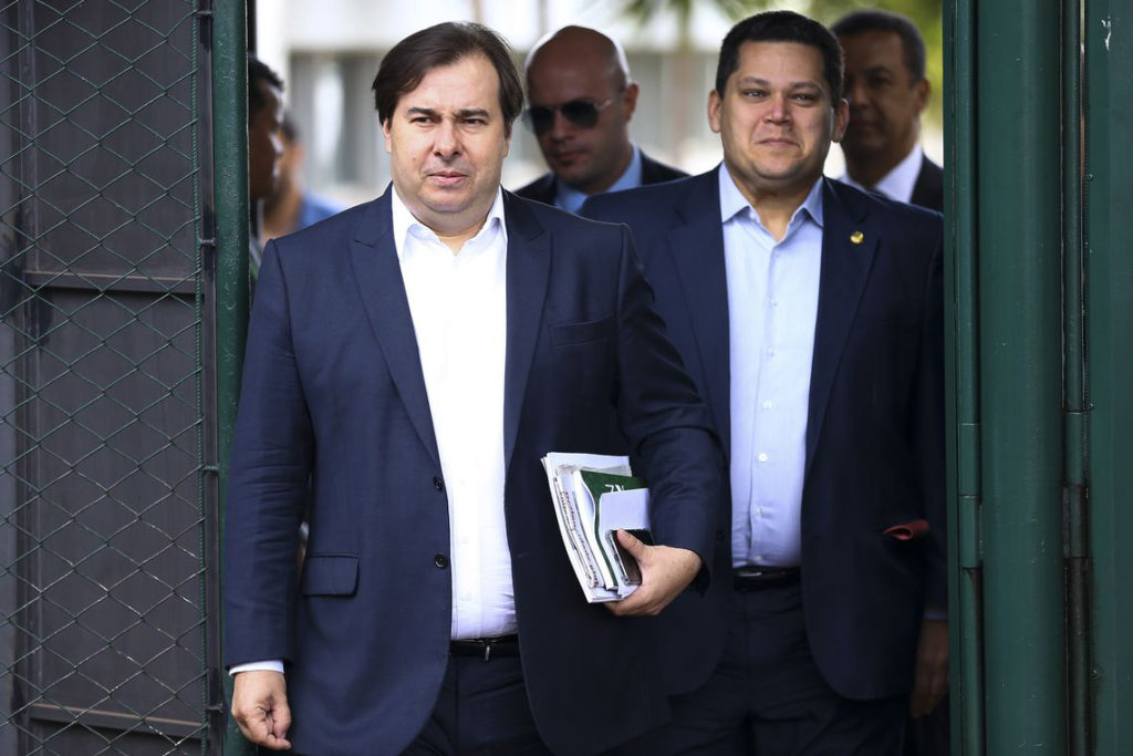 Oposição a Bolsonaro é fiel da balança na sucessão de Maia