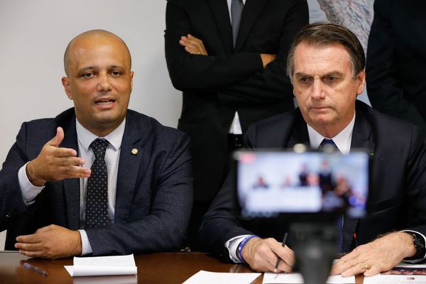 Irritado com PSL, Bolsonaro considera entregar mais cargos ao Centrão