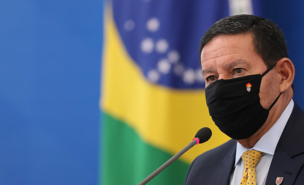 Mourão declarou que discorda da proposta de estabelecer oito anos para que juízes e integrantes do MP possam se candidatar a cargos políticos.