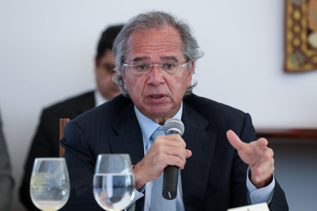 Guedes disse que para o Renda Brasil chegar a R$ 300 é preciso cortar deduções de saúde e educação do Imposto de Renda