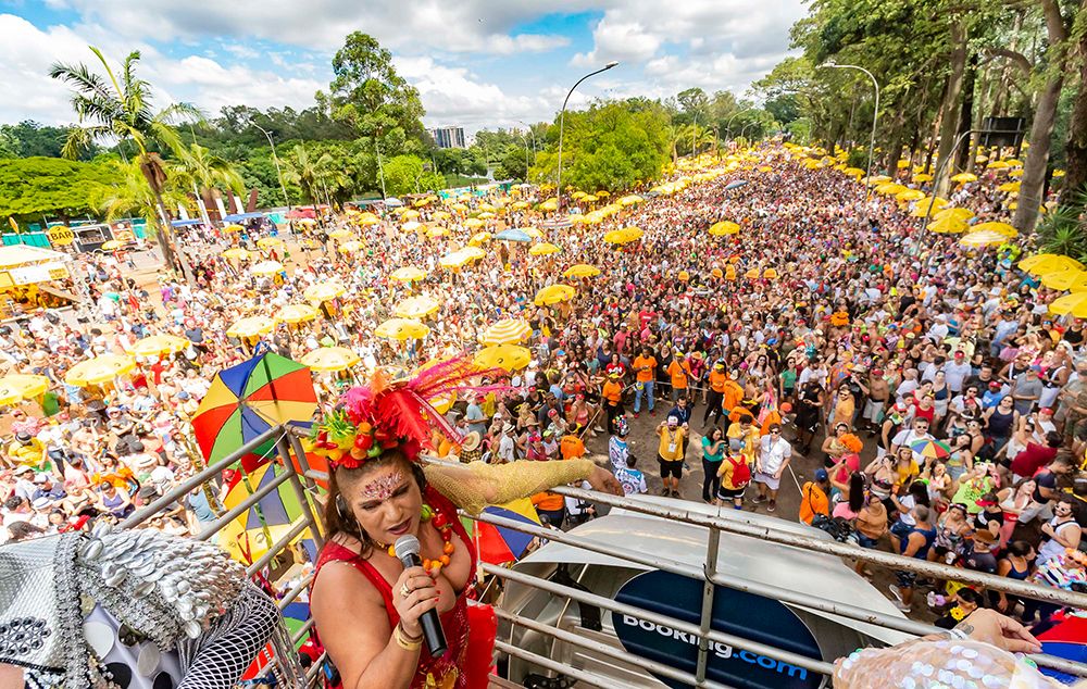 O carnaval de rua e os desfiles das escolas de samba de São Paulo serão adiados para uma data ainda a ser definida em 2021 por causa da pandemia.