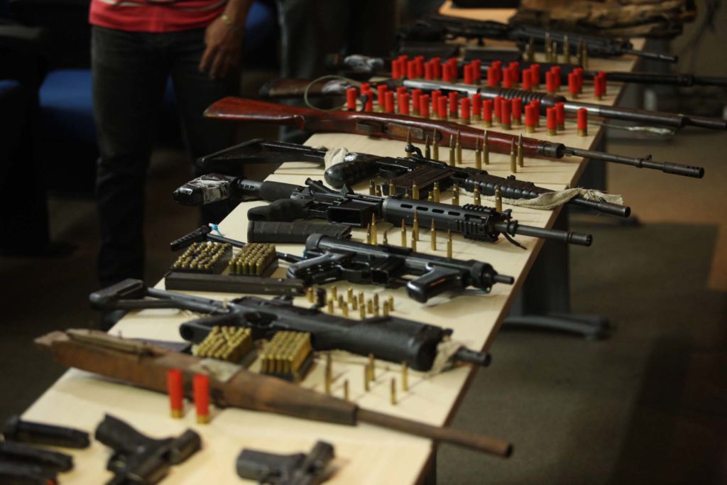 A venda de armas de fogo subiu de 24.663 unidades, no primeiro semestre do ano passado, para 73.985, em 2020, um aumento de quase 200%