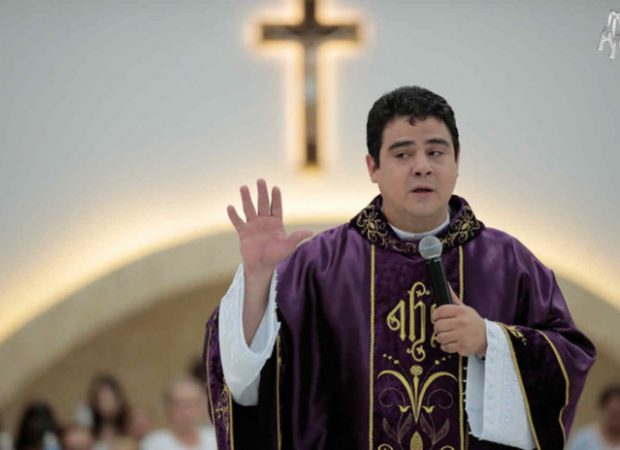 Padre Robson pediu afastamento de suas funções de reitor da basílica do qual faz parte após suspeita de desvios de doações de fiéis