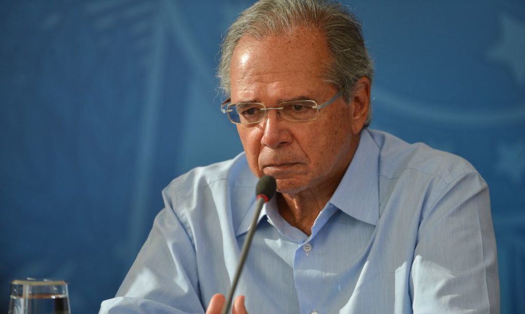 O ministro da Economia, Paulo Guedes, trouxe de volta o plano de fazer um corte nas contribuições do Sistema S e do Simples Nacional.