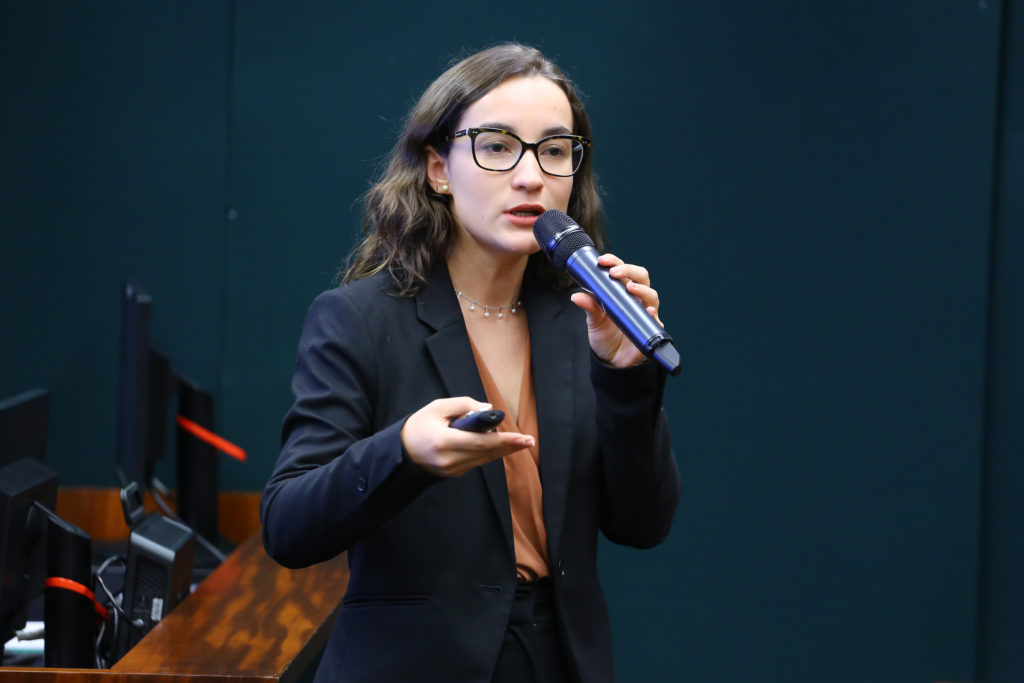 Audiência Pública - Tema: "Mudança regulatória da ANEEL sobre energia solar e eólica". Vice-Presidente Associação Brasileira de Energia Solar Fotovoltáica - ABSOLAR, Barbara Ferreira Viegas Rubim
