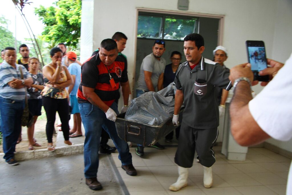 Em janeiro, a capital do Amazonas, Manaus, enfrentou um colapso no sistema de saúde por causa da falta de oxigênio nos hospitais 