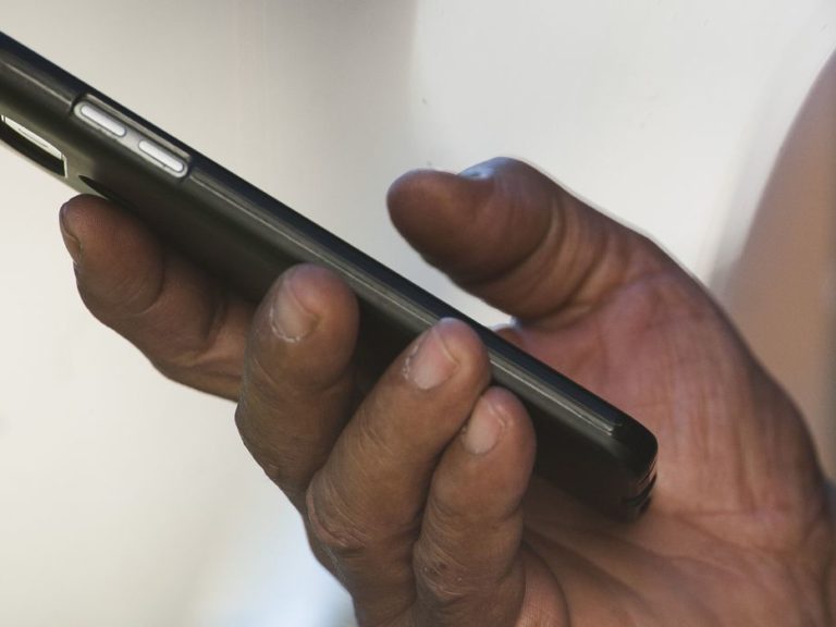 Em 23 países , homens tem mais telefones móveis que mulheres Foto Marcelo Casal Jr/ Agência Brasil