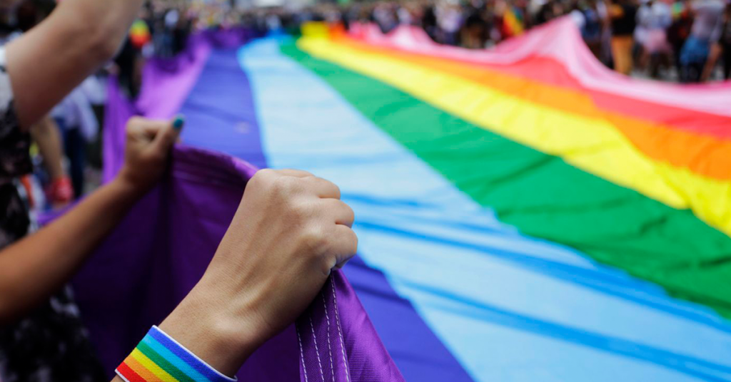 O texto do Parlamento exige que sejam implementadas todas as ferramentas disponíveis para proteger os direitos da comunidade LGBTQ