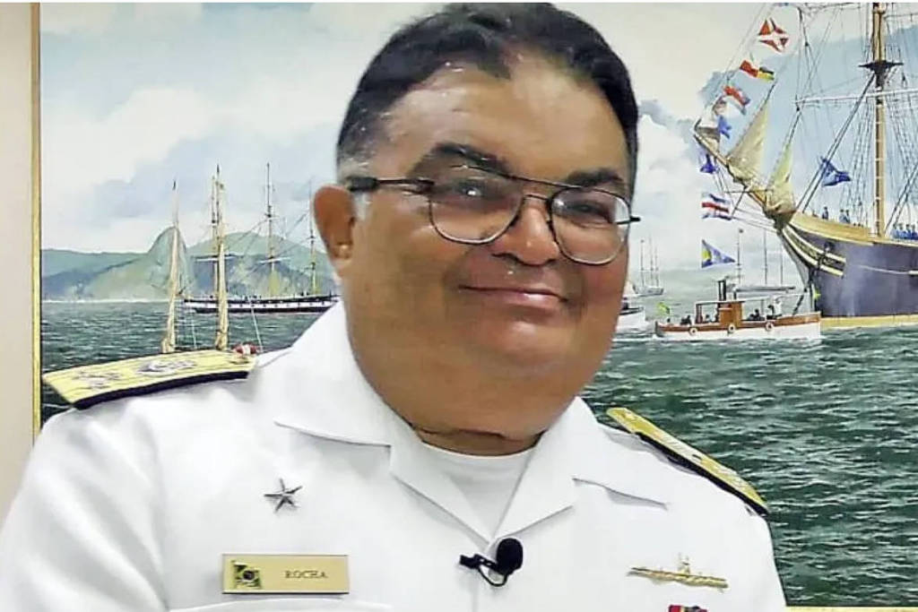 Assessor e amigo de Bolsonaro, almirante ganha R$ 20 mil extra no BB