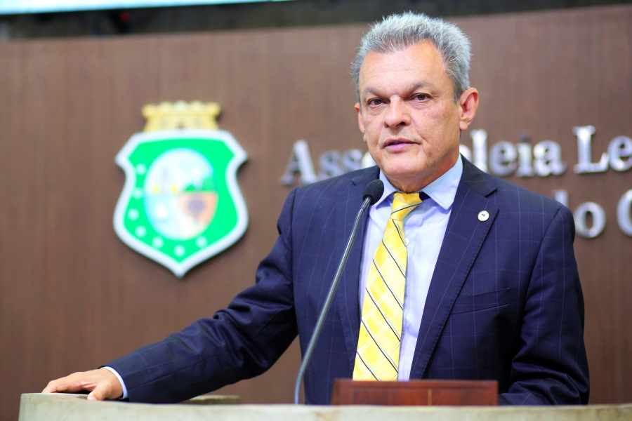 O deputado estadual José Sarto (PDT) ultrapassou a candidata do PT, a ex-prefeita Luizianne Lins, na disputa eleitoral em Fortaleza