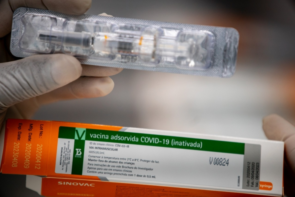 Após pressão de Bolsonaro, a Saúde informou que houve uma "interpretação equivocada" sobre a compra de doses da vacina Coronavac