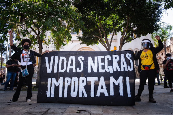 Especialistas avaliam que a conjuntura política do governo conservador do presidente Jair Bolsonaro estimula a reação do movimento negro
