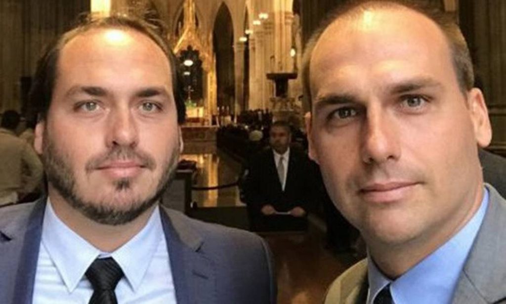 Carlos e Eduardo Bolsonaro