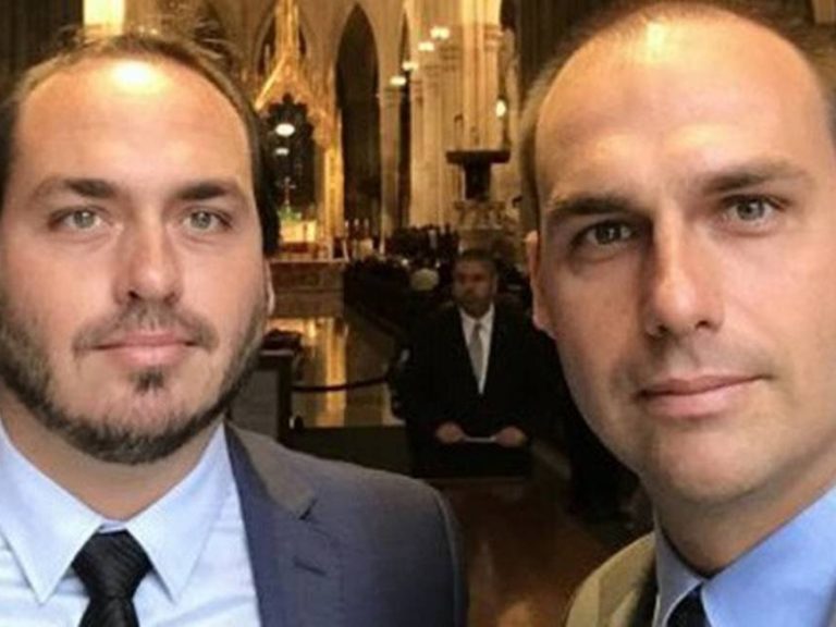 Carlos e Eduardo Bolsonaro