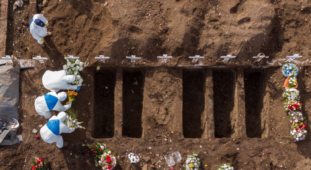 Desde o início da pandemia, 317.646 brasileiros morreram vítimas da doença e mais de 12,6 milhões foram contaminados pela Covid-19