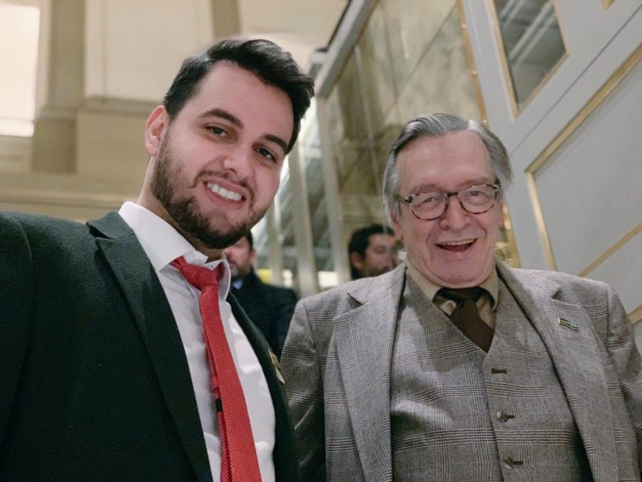 O assessor-chefe para Assuntos Internacionais, Filipe Martins, e o guru bolsonaristas Olavo de Carvalho. Foto: Reprodução