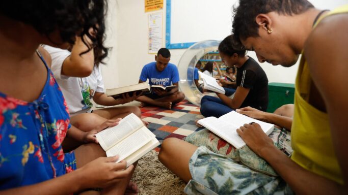 Entre as dez capitais brasileiras que mais leram em 2019, cinco delas ficam no Nordeste diz, pesquisa do Instituto pró-livro Foto: JL Rosa/ Diário do Nordeste