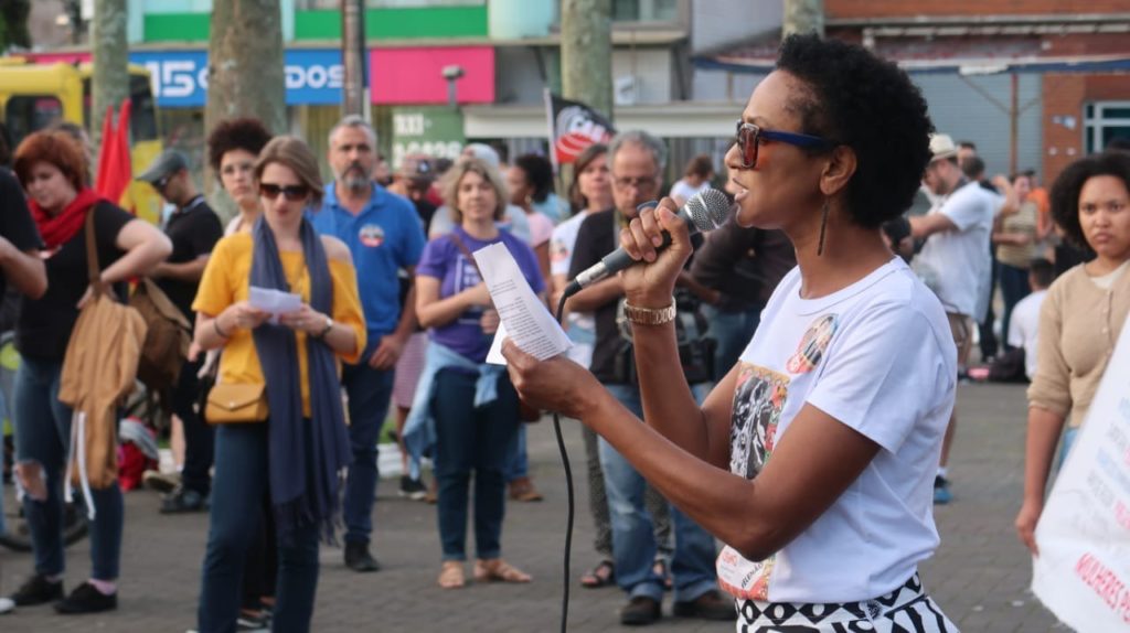 Eleita a primeira mulher negra em Joinville, a vereadora Ana Lúcia Martins  é alvo de ataques em redes sociais e sofreu até ameaças de morte