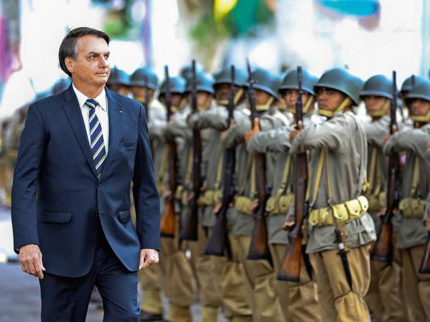 Bolsonaro e militares