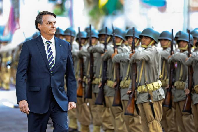 Bolsonaro e militares