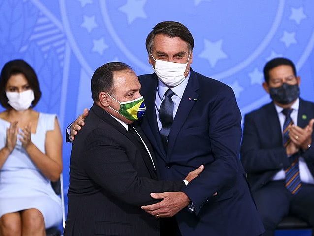 SUS Bolsonaro e Pazuello