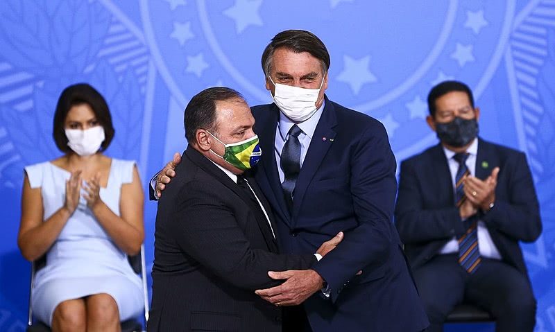 SUS Bolsonaro e Pazuello