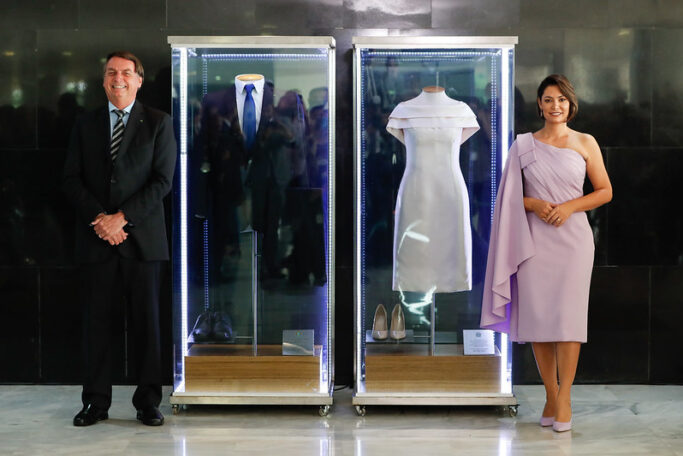 Bolsonaro e Michelle Bolsonaro trajes