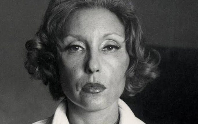 Clarice Lispector - jornalista e escritora aos 56 de idade, em decorrência de um câncer. Moradora do Leme, em maio de 2016 foi imortalizada na cidade com uma estátua no bairro onde viveu por 12 anos. Foto: Reprodução