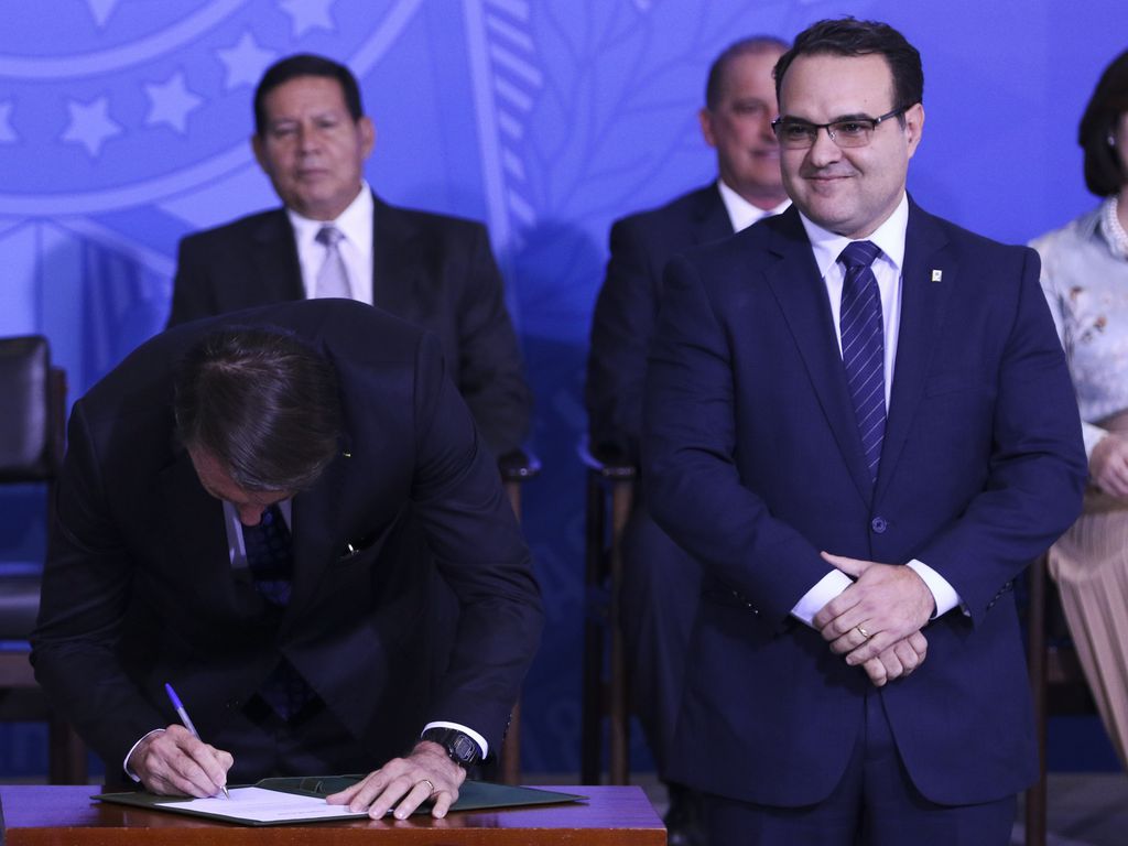 O presidente Jair Bolsonaro durante cerimônia de posse do novo ministro-chefe da Secretaria-Geral da Presidência da República, Jorge Antônio de Oliveira.