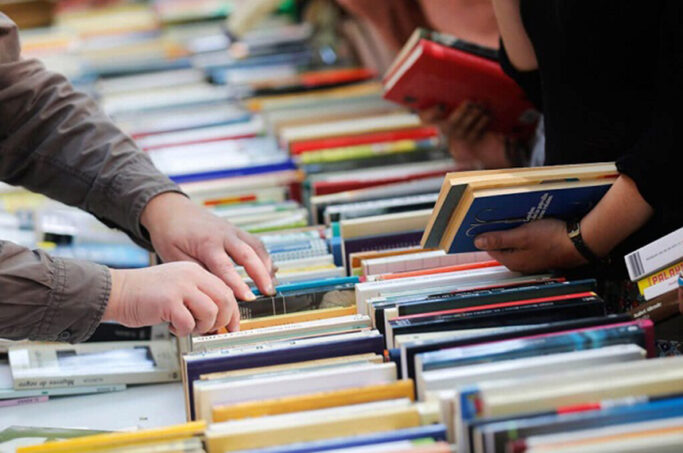 Obras de autores como Paulo Vieira, Chico Buarque, Djamila Ribeiro e Laurentino Gomes estão na lista - Foto: Agência Senado/ Reprodução