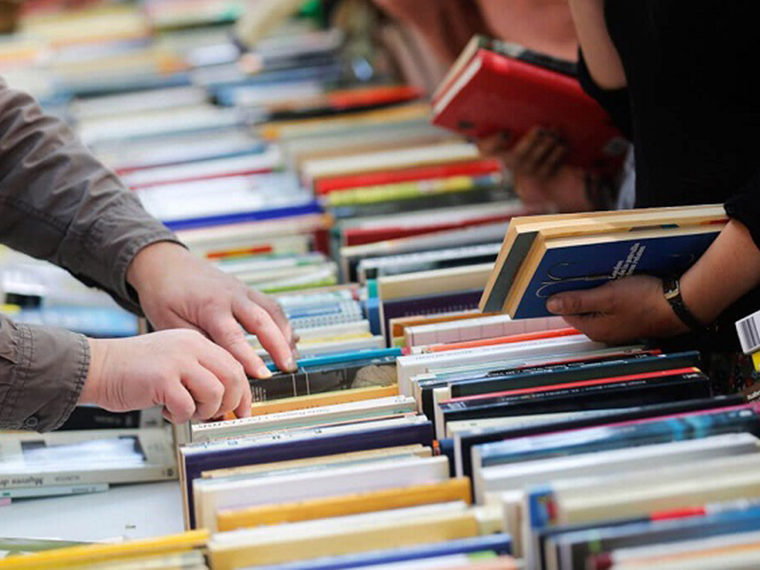 Obras de autores como Paulo Vieira, Chico Buarque, Djamila Ribeiro e Laurentino Gomes estão na lista - Foto: Agência Senado/ Reprodução