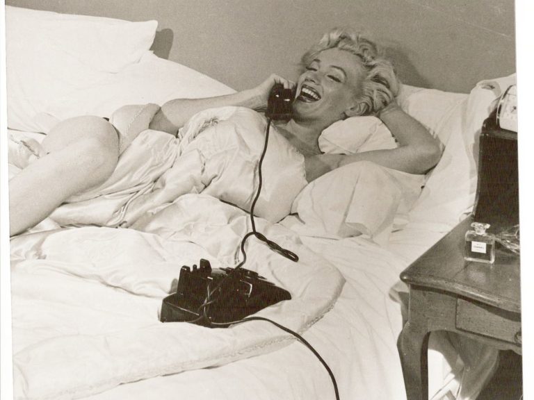 "O que você usa para dormir?", "cinco gotas de Chanel Nº5", confidenciou Marilyn Monroe em entrevista em 1955. Criado há um século este perfume segue sendo um dos mais vendidos do mundo.