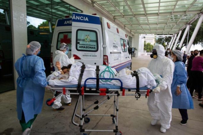 Na quinta-feira Manaus registrou mortes por asfixia. Médicos e familiares denunciaram a falta de de oxigênio - Foto: Reprodução/ crédito: AFP / Michael DANTAS