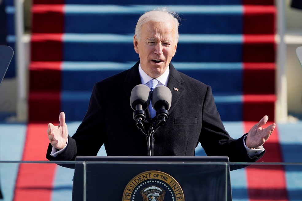 O presidente Joe Biden fala durante a 59ª posse presidencial no Capitólio dos EUA, em Washington, nesta quarta-feira (20) — Foto: Patrick Semansky/Pool via Reuters