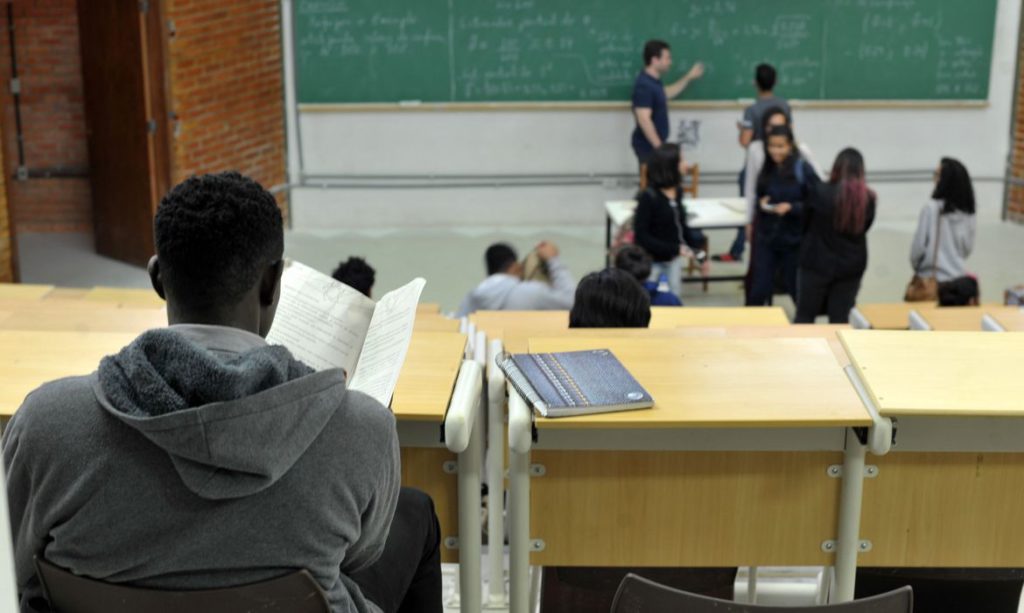 Jovens no ensino médio. Foto: Reprodução/ Marcelo Casala Junior/ Agência Brasil.