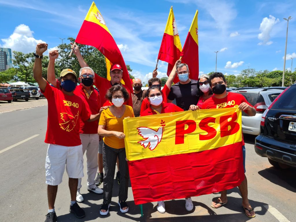 Movimento popular socialista participa da carreta em Brasília contra a política genocida do presidente Jair Bolsonaro (sem partido).