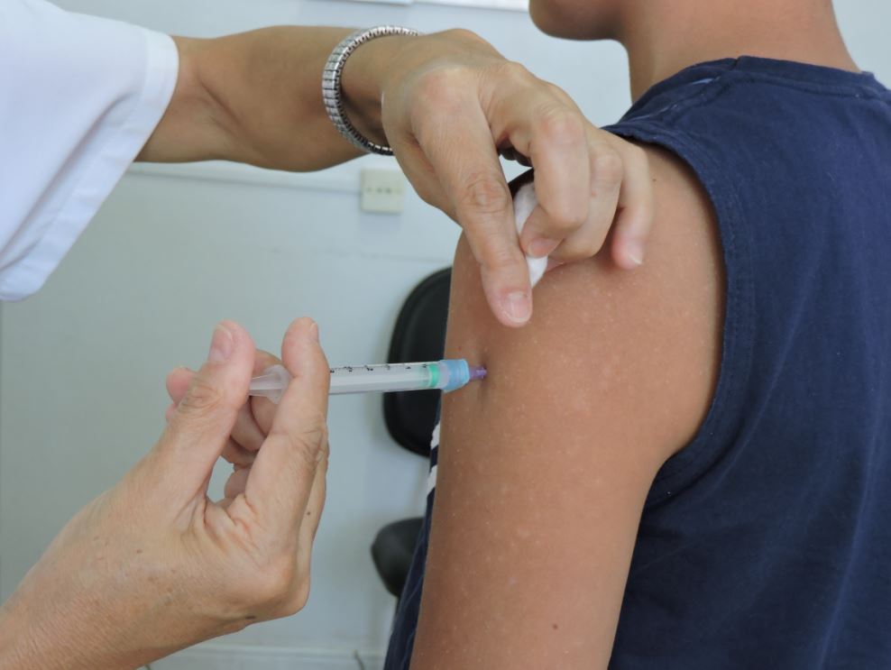 Segundo informado, o Ministério da Saúde prevê iniciar a vacinação contra a Covid-19 entre 20 de janeiro e 10 de fevereiro deste ano