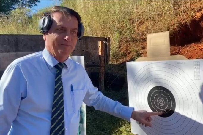 Bolsonaro armas