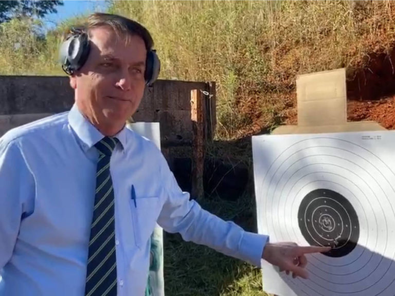 Bolsonaro armas