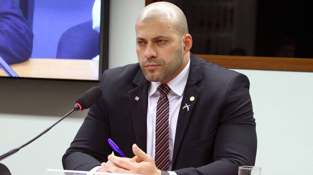 Juiz auxiliar do ministro Alexandre de Moraes, do STF, decidiu manter a prisão do deputado federal Daniel Silveira após audiência de custódia