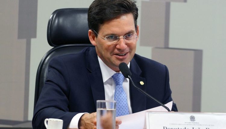 O deputado federal João Roma (Republicanos-BA) assumirá o Ministério da Cidadania, sucedendo Onyx Lorenzoni, que irá para a Secretaria Geral