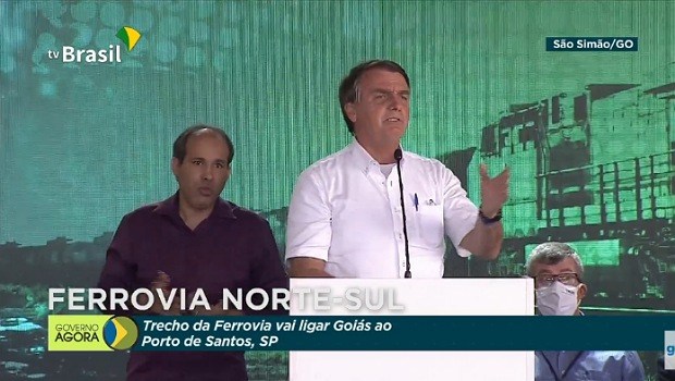 Bolsonaro não perdeu a chance e voltou a atacar as medidas preventivas contra o avanço do novo coronavírus, como o isolamento social