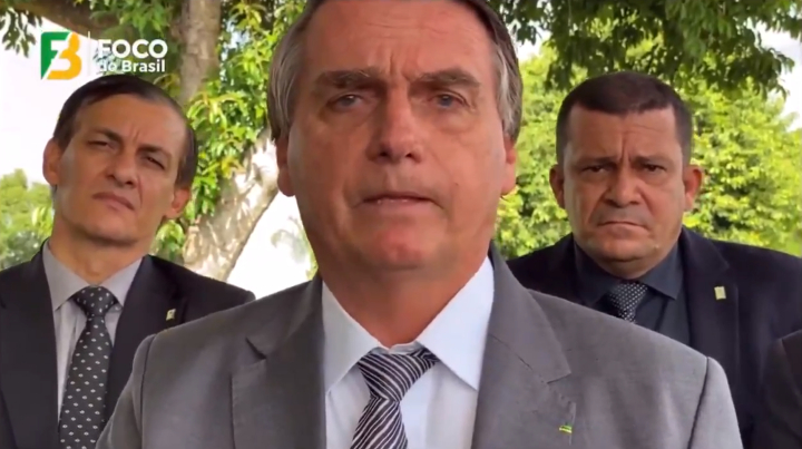 Questionado sobre possibilidade de decretar estado de sítio, Bolsonaro diz: “Eu gostaria que não chegasse o momento, mas vai acabar chegando”