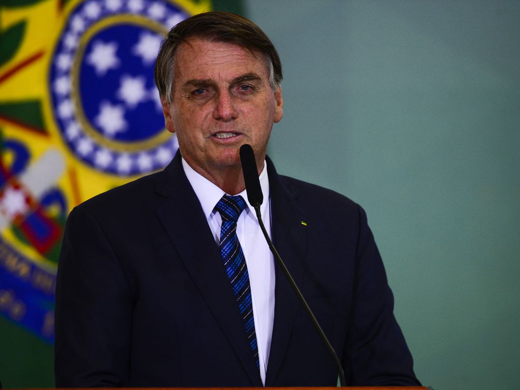 Bolsonaro também defendeu a atuação de seu governo contra o coronavírus e, sem citar as falas de Lula, falou em "responsabilidade"