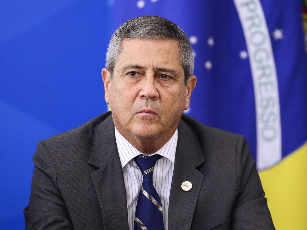 Ministro da Defesa foi convocado para esclarecer compra de picanha e cerveja para as Forças Armadas em 2020 após denúncia de Elias Vaz (PSB)