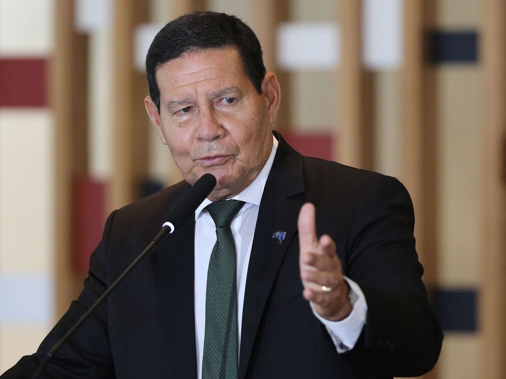 Em declaração, o vice-presidente Hamilton Mourão afirmou que não há qualquer possibilidade de o governo romper com as Forças Armadas